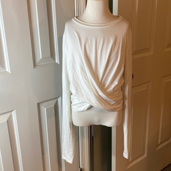 Blue Blush Twisted White Crewneck Long Sleeved Shirt Size Girls Medium- Like New - Picture 1 of 7